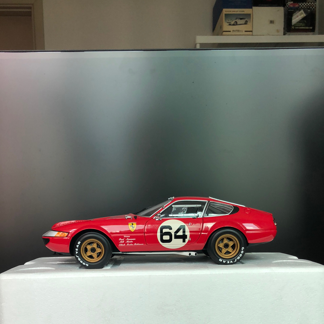 絶版新品 京商 1/18 フェラーリ 365 GTB/4 絶版未展示品 京商